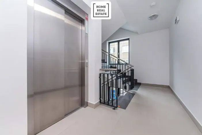 Prodej garážového stání, Praha - Smíchov, Pod Barvířkou, 16 m2