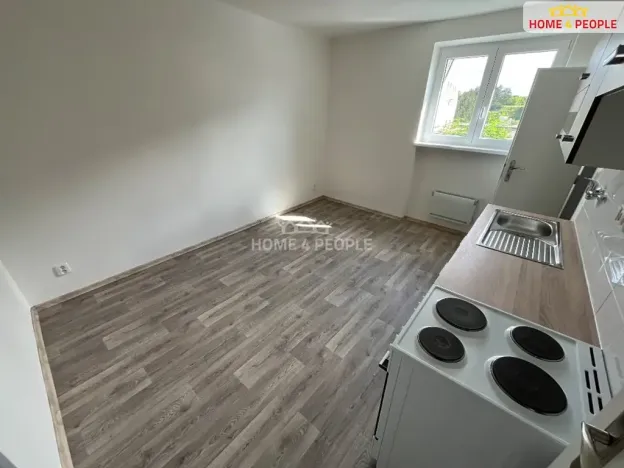 Pronájem bytu 2+1, Karlovy Vary, Závodu míru, 71 m2