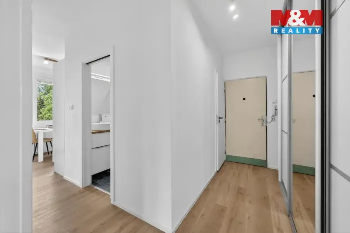 Prodej bytu 3+1, Třeboň - Třeboň II, Nádražní, 63 m2