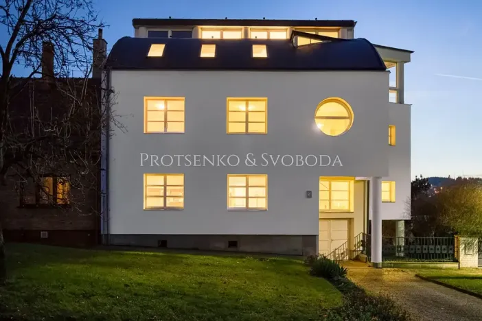 Prodej ordinace, Křižanov, Benešovo náměstí, 530 m2