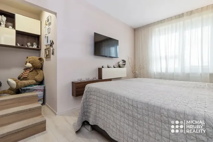 Prodej bytu 2+kk, Ostrava, Vrázova, 79 m2