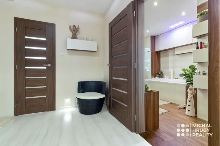 Prodej bytu 2+kk, Ostrava, Vrázova, 79 m2