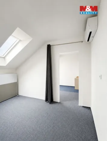 Pronájem bytu 2+kk, Pardubice - Rosice, generála Svobody, 50 m2