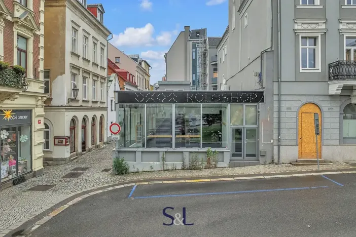 Pronájem obchodního prostoru, Liberec, nám. Sokolovské, 214 m2