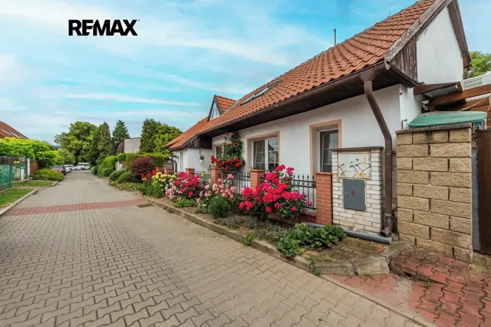 Prodej rodinného domu, Praha - Lipence, V roklích, 160 m2