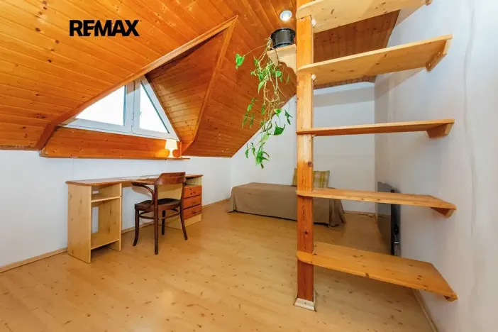 Prodej rodinného domu, Praha - Lipence, V roklích, 160 m2