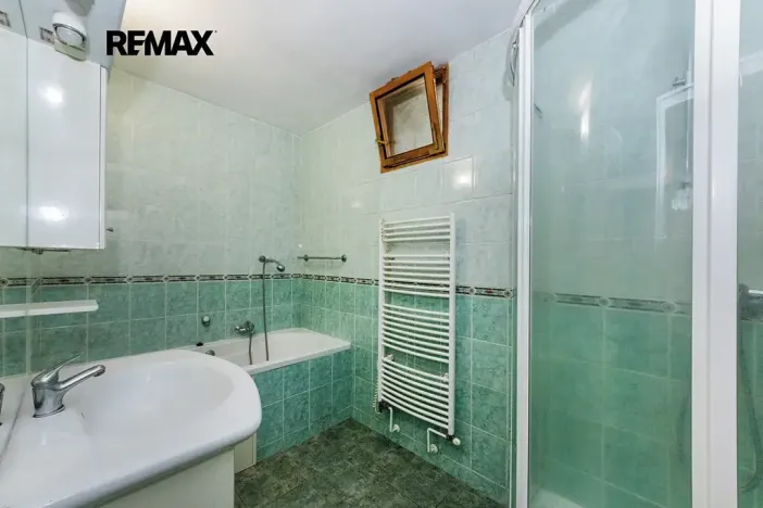 Prodej rodinného domu, Praha - Lipence, V roklích, 160 m2