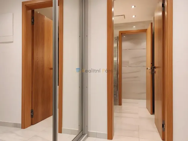 Pronájem bytu 1+kk, Praha - Smíchov, U Nikolajky, 39 m2
