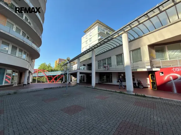Pronájem výrobních prostor, Praha - Stodůlky, Sluneční náměstí, 105 m2