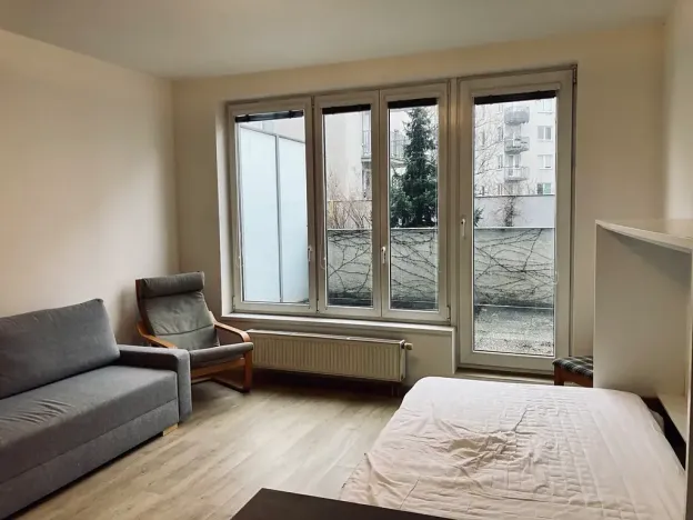 Pronájem bytu 1+kk, Praha, Počernická, 35 m2