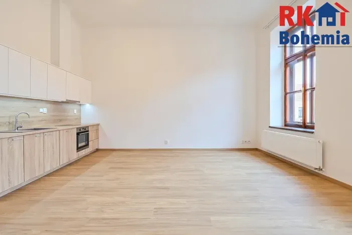 Pronájem bytu 1+kk, Český Brod, nám. Arnošta z Pardubic, 38 m2