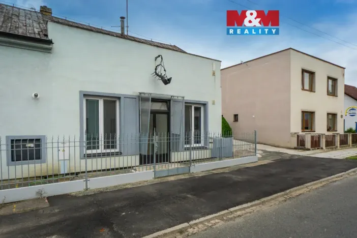 Pronájem bytu 1+kk, Holice, Husova, 38 m2
