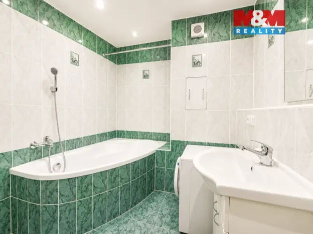 Pronájem bytu 1+1, Svoboda nad Úpou, Rýchorské sídliště, 32 m2
