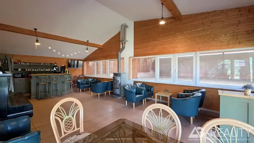 Prodej zemědělského objektu, Úžice, 5128 m2