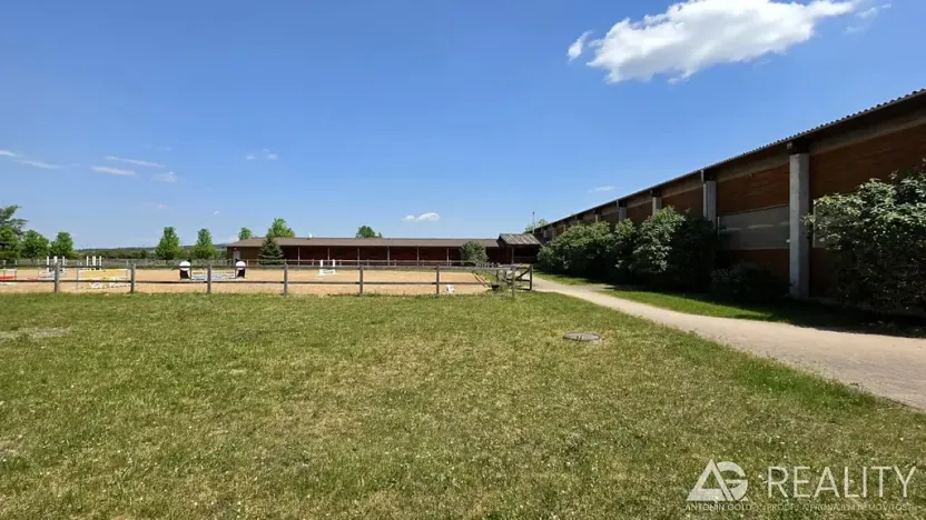 Prodej zemědělského objektu, Úžice, 5128 m2