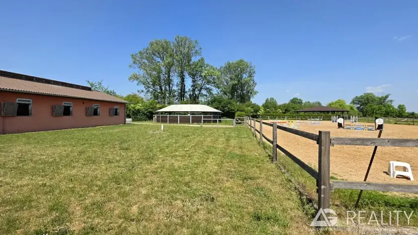 Prodej zemědělského objektu, Úžice, 5128 m2