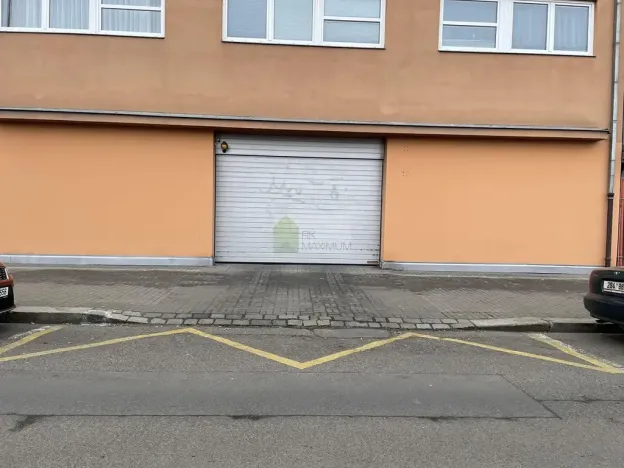 Pronájem garážového stání, Praha - Nusle, Bartoškova, 13 m2