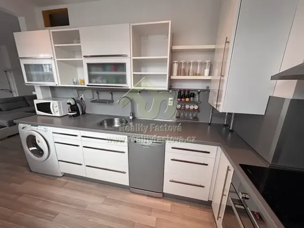Prodej bytu 2+1, Rokycany, Mládežníků, 58 m2