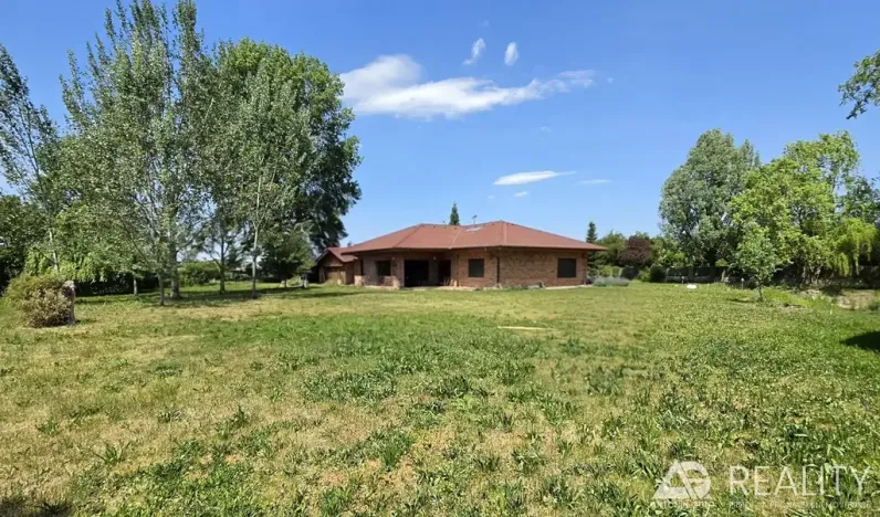Prodej komerčního pozemku, Úžice, 68855 m2