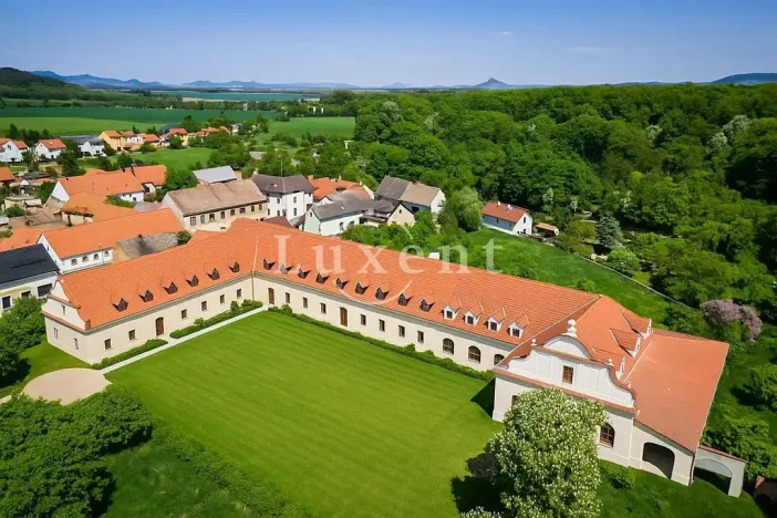 Prodej komerční nemovitosti, Vršovice, 5100 m2