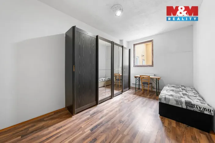 Prodej obchodního prostoru, Benešov nad Ploučnicí, náměstí Míru, 900 m2