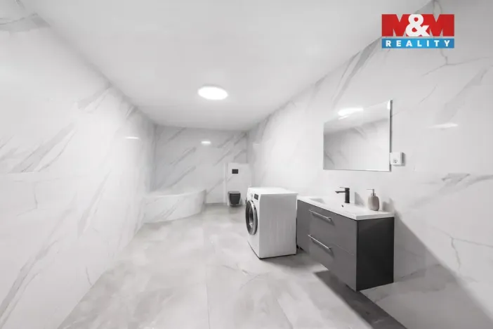 Prodej obchodního prostoru, Benešov nad Ploučnicí, náměstí Míru, 900 m2