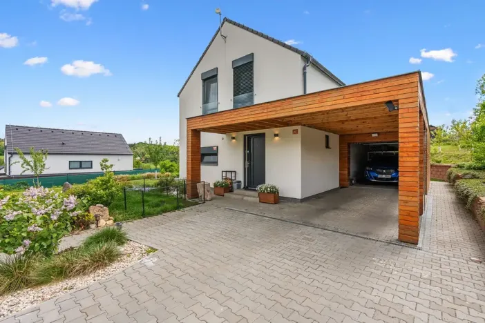 Prodej rodinného domu, Kamenice, Lužní, 141 m2