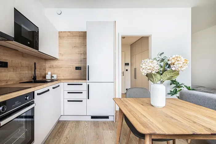 Pronájem bytu 1+kk, Praha - Karlín, Pobřežní, 31 m2