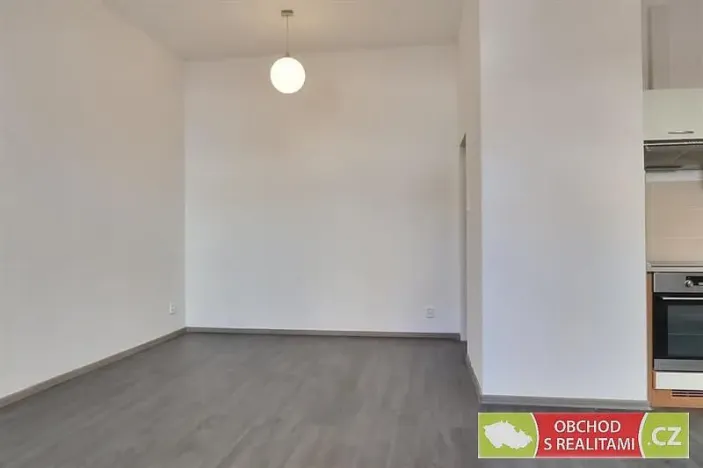 Pronájem bytu 1+kk, Praha - Karlín, Sokolovská, 37 m2