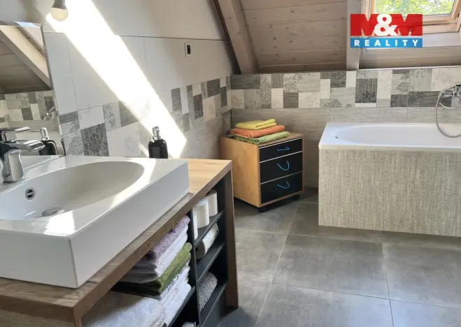 Prodej rodinného domu, Knovíz, 214 m2