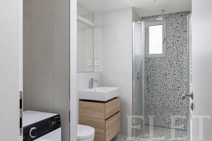 Pronájem bytu 1+kk, Praha - Radlice, U Komína, 39 m2