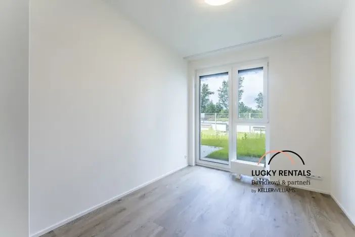 Pronájem bytu 2+kk, Praha - Vysočany, Pod Harfou, 38 m2