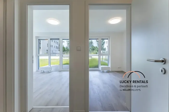 Pronájem bytu 2+kk, Praha - Vysočany, Pod Harfou, 38 m2