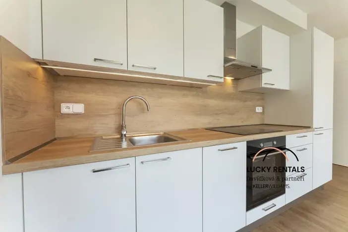 Pronájem bytu 2+kk, Praha - Vysočany, Pod Harfou, 44 m2