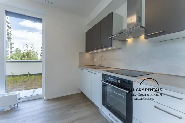 Pronájem bytu 2+kk, Praha - Vysočany, Pod Harfou, 42 m2