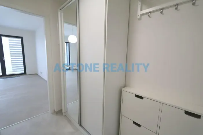 Pronájem bytu 1+kk, Praha - Modřany, Mezi vodami, 390 m2