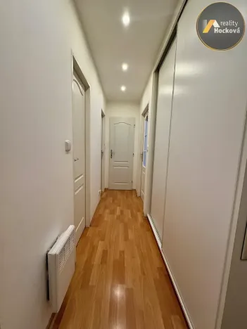 Prodej bytu 3+1, Praha - Prosek, Pískovcová, 67 m2