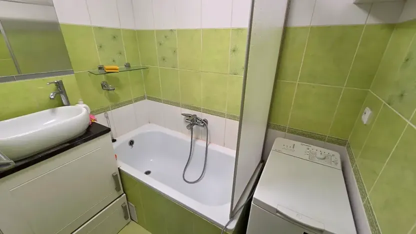 Prodej bytu 2+kk, Praha - Kobylisy, Třebenická, 39 m2