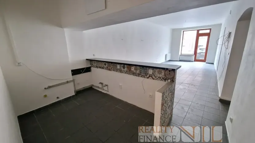 Pronájem obchodního prostoru, Dobřany, Školní, 79 m2