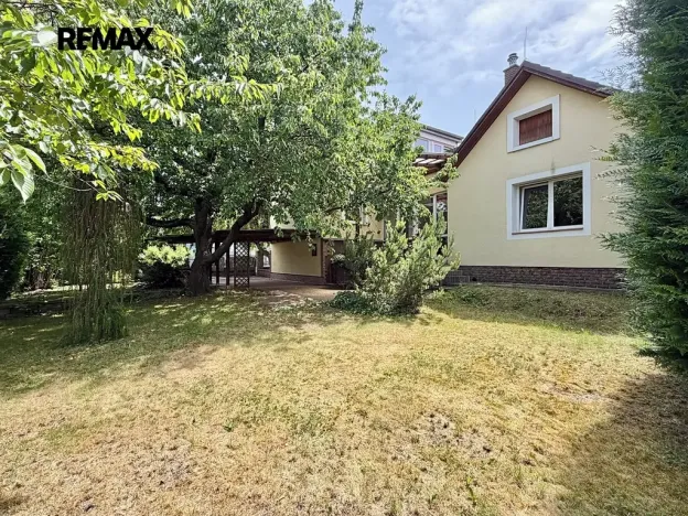 Prodej rodinného domu, Hřebeč, V háji, 165 m2