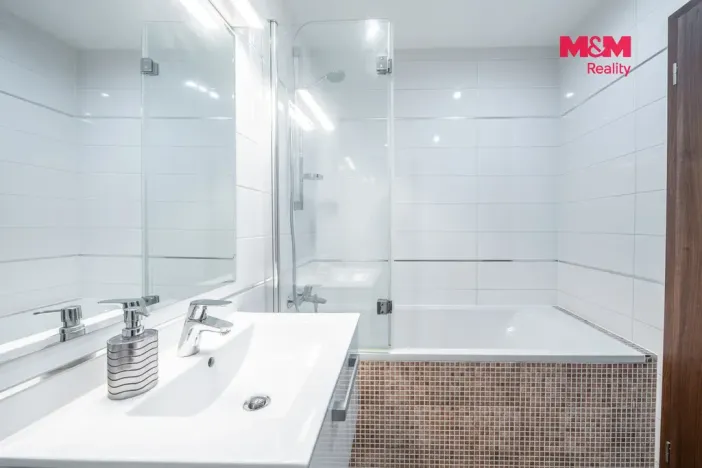 Pronájem bytu 2+kk, Praha - Letňany, Hlučkova, 60 m2