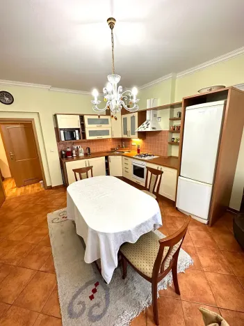 Prodej bytu 3+1, Karlovy Vary, Sadová, 112 m2