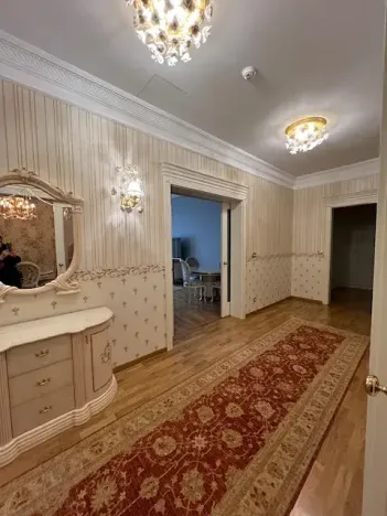Prodej bytu 4+1, Karlovy Vary, Divadelní náměstí, 145 m2