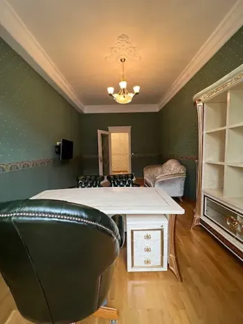 Prodej bytu 4+1, Karlovy Vary, Divadelní náměstí, 145 m2