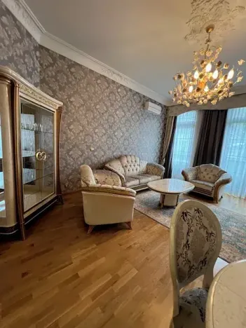Prodej bytu 4+1, Karlovy Vary, Divadelní náměstí, 145 m2