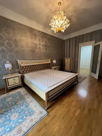 Prodej bytu 4+1, Karlovy Vary, Divadelní náměstí, 145 m2