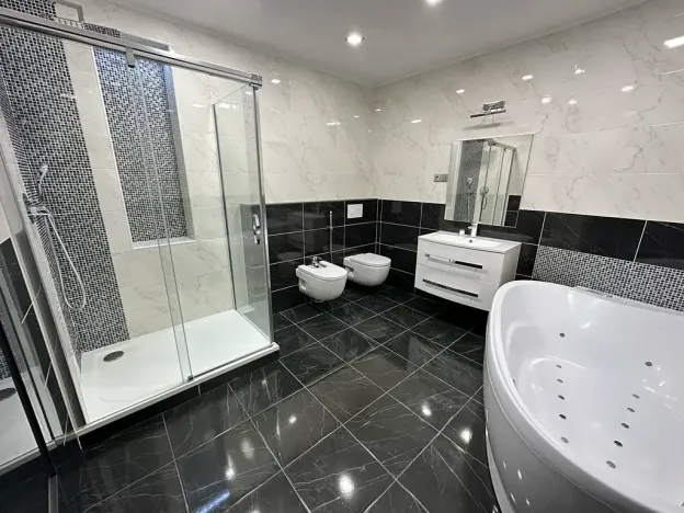 Prodej bytu 4+1, Karlovy Vary, Vřídelní, 160 m2