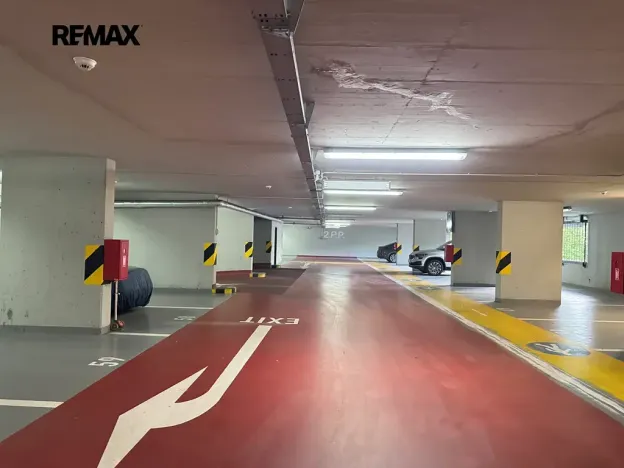 Pronájem garážového stání, Praha - Vokovice, K Červenému vrchu, 12 m2