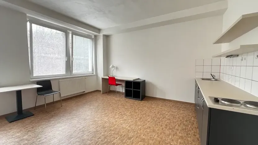 Pronájem bytu 1+kk, Praha - Smíchov, Křížová, 35 m2