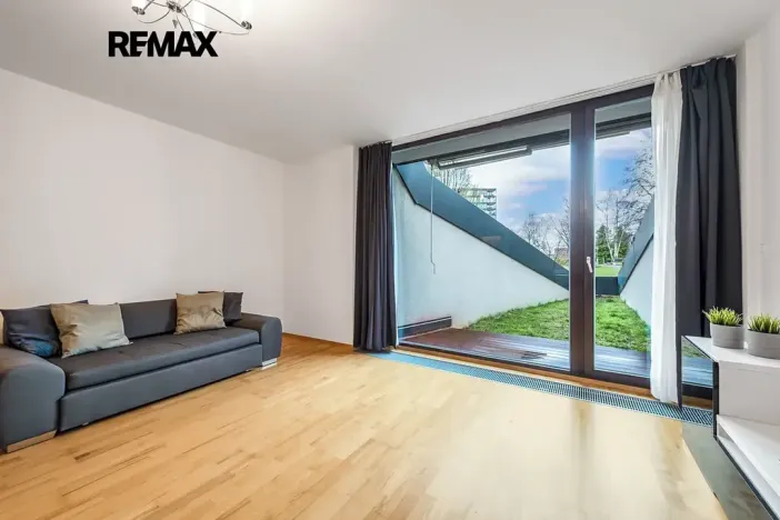 Pronájem bytu 1+kk, Praha - Žižkov, Ke kapslovně, 53 m2